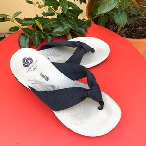 Comfy Cloudsteppers Navy and White Sandals